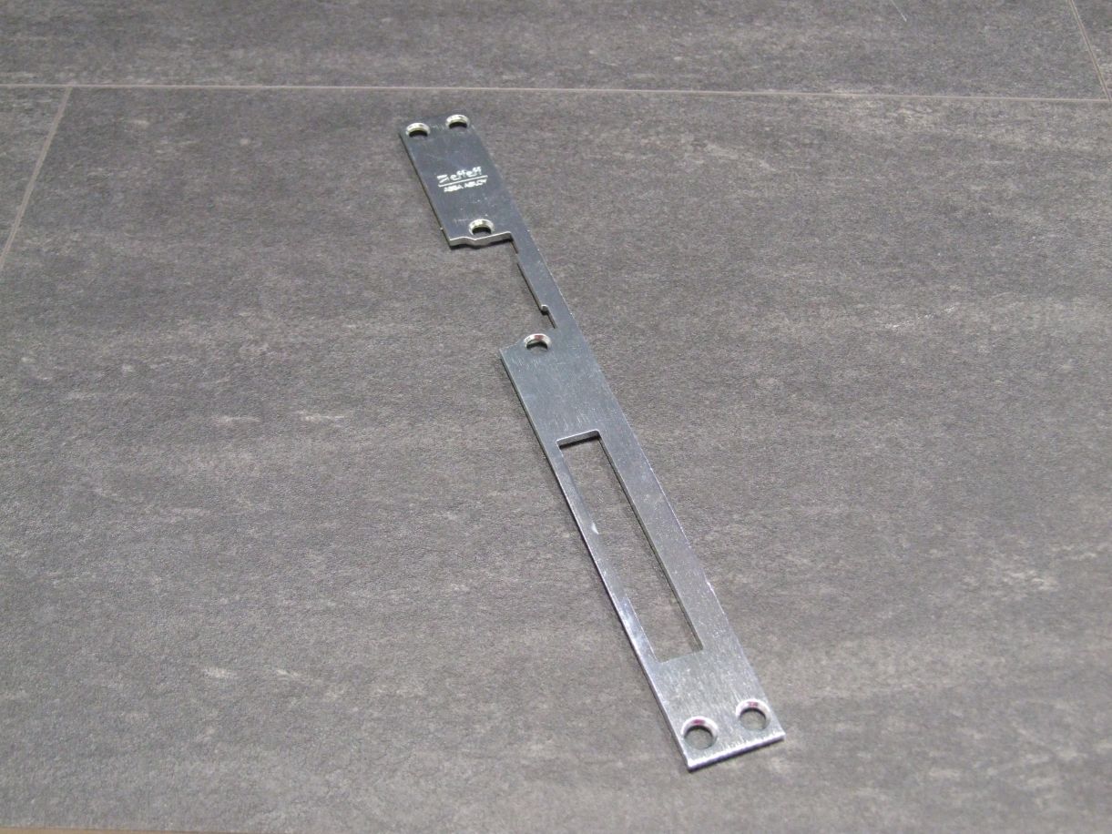 Flachschließblech 25x250 mm, käntig,  

für Türöffner 72 mm, hell verzinkt

