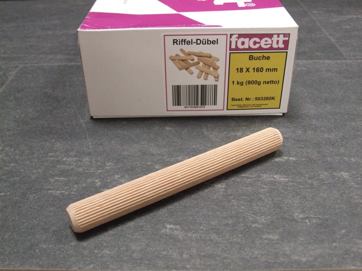 Holzdübel geriffelt, 18x160 mm; Buche; 

900 g. Nettoeinwaage/Karton, 503260

