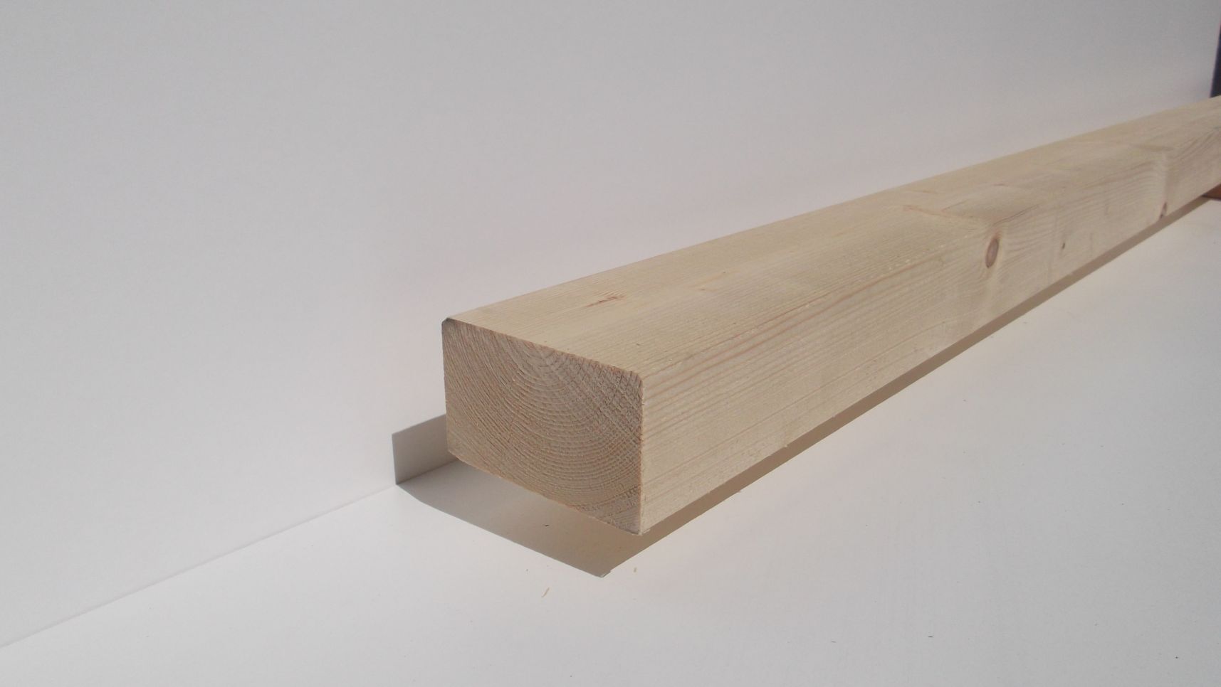 Konstruktionsvollholz® Fichte NSi, S10/C24 

60x100mm, gehobelt, gefast, für den

nichtsichtbaren Bereich, (nach CE EN 15497:2014) 

