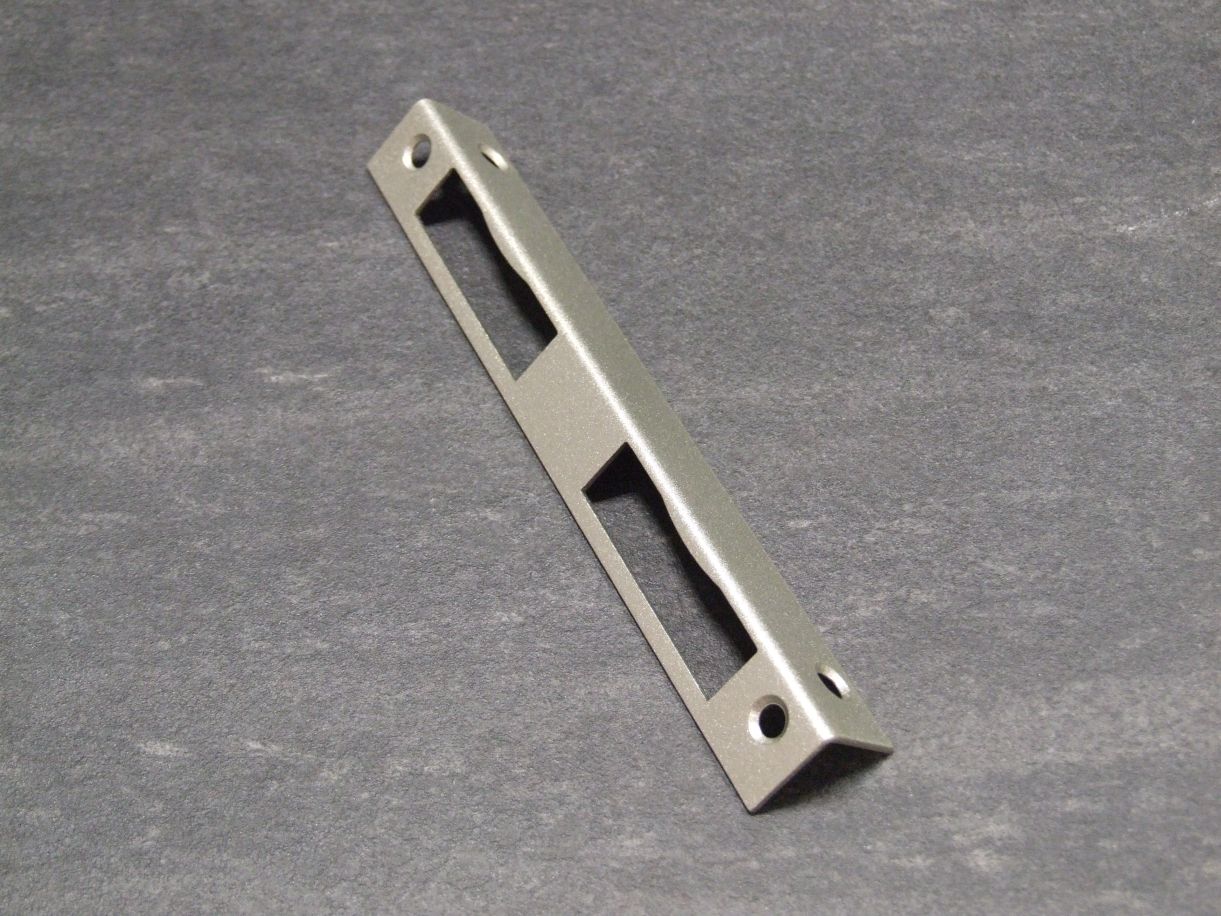 Schließblech 1-N, 72 mm, 20x20x170 mm 

käntig, silberfarbig, 3336220

