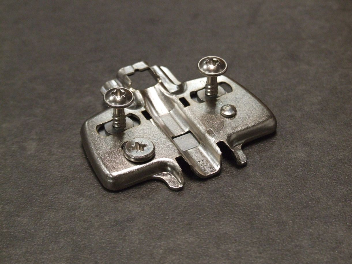 Bodenplatte für sensys 8099, D= 0 mm

mit Spanplattenschrauben, 9075085

