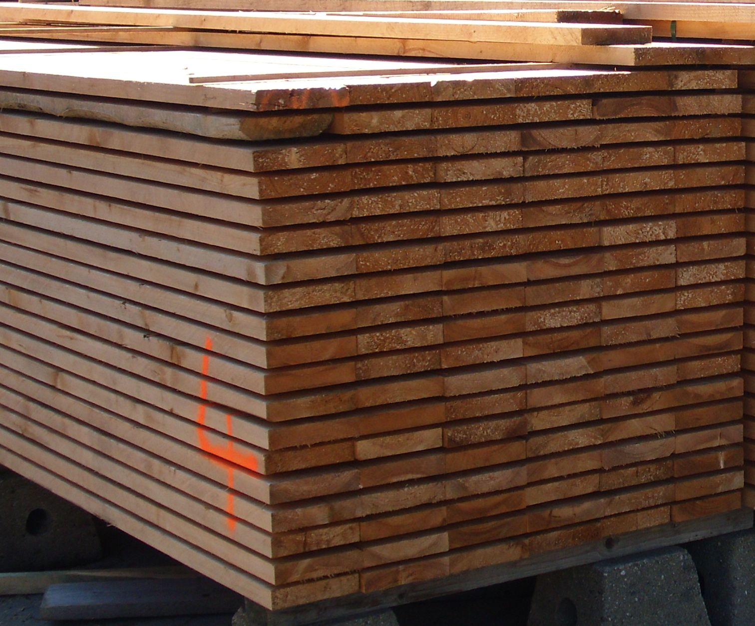 Bohlen bes., imp, 40x200mm, Länge: 5,00m

Nadelholz, sägerau, Holzfeuchte > 30%, 

