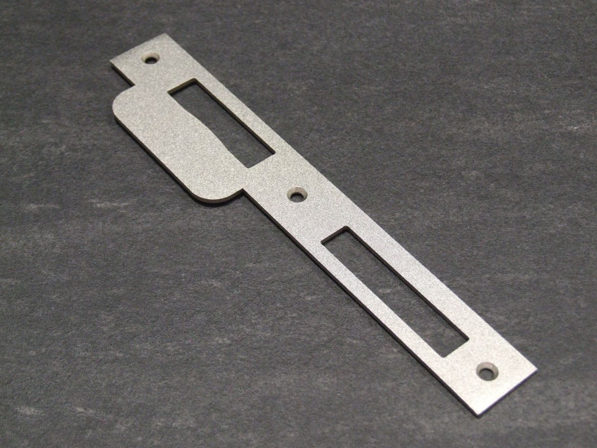 KFV Lappenschließblech 8N 26(41)x200 mm,

92 mm, käntig altsilber, rechts

