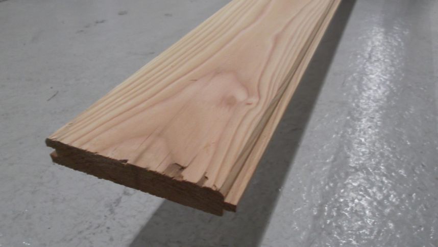 Fasebrett heimische Lärche 

GKl. I-III hobelfallend, getr. ca. 16%

23,5x146x5000 mm (4 St./Bd.) 


