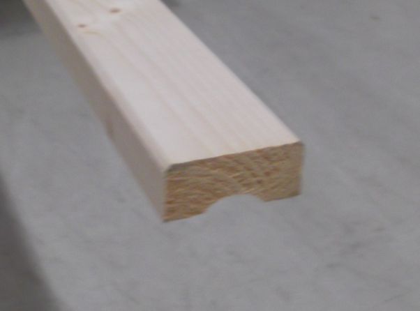 Deckleiste f. Oberlausitzer Verschlag Fichte 

18x40 mm gehobelt, Länge: 3,00 m

