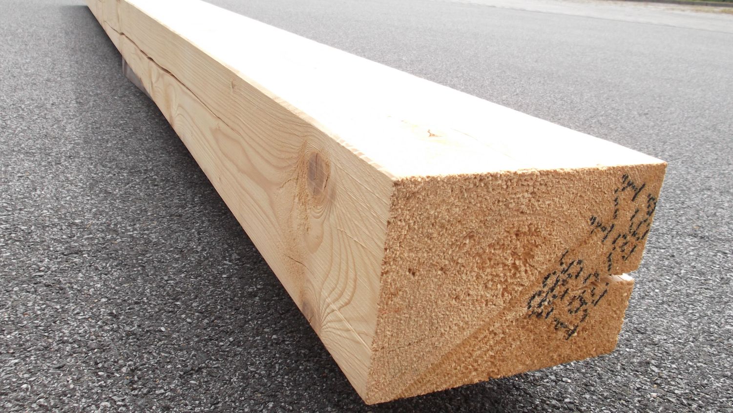 Bauholz Sonderposten getrocknet & gehobelt

192x264mm  ( FM: 180 x 250mm ) 

Einschnittmaß = Berechnungsmaß, Skl. S

roh mit Fase, Fichte, HFca. 20%

4,50m x 1 stk.

