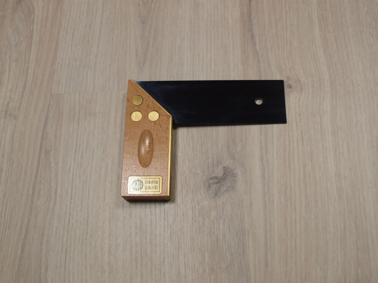 ECE Tischlerwinkel mit Gehrung 

Nr. 403; 150 mm

