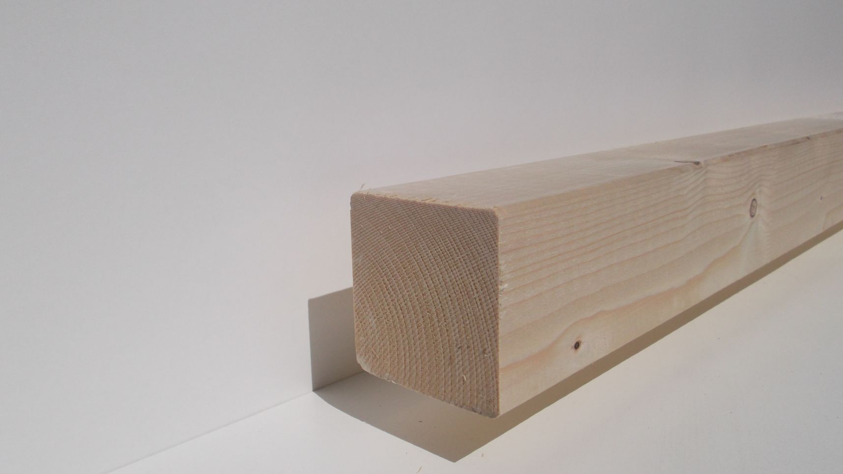 Konstruktionsvollholz® Fichte NSi, S10/C24 

100x100mm, gehobelt, gefast, für den

nichtsichtbaren Bereich, (nach CE EN 15497:2014)  

