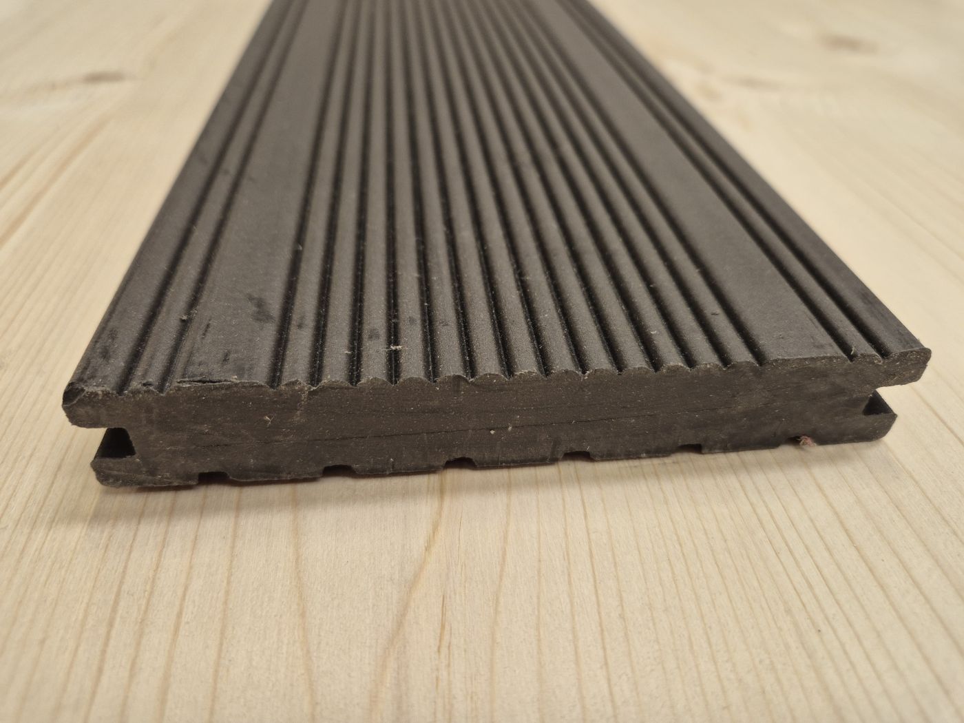 TERRADURA-Kombiprofil, Massiv gebürstet 

20x130mm schiefergrau, Länge: 3,64m

- Verlegeanleitung beachten -

