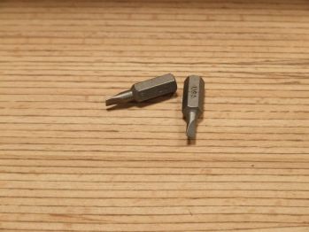 1 Bit 0,5x4,0 1/4" XH 2 607 000 450 Extra-Hart

