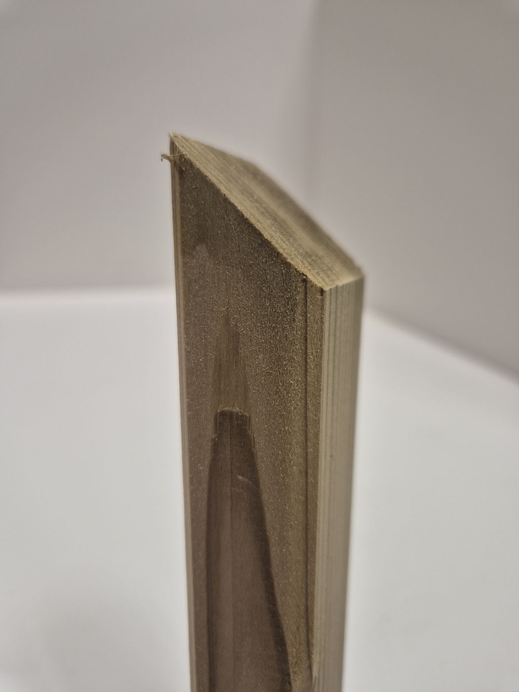 Schrägkopflatte Fichte kdi 1200x45x27 mm

Art. 518201

