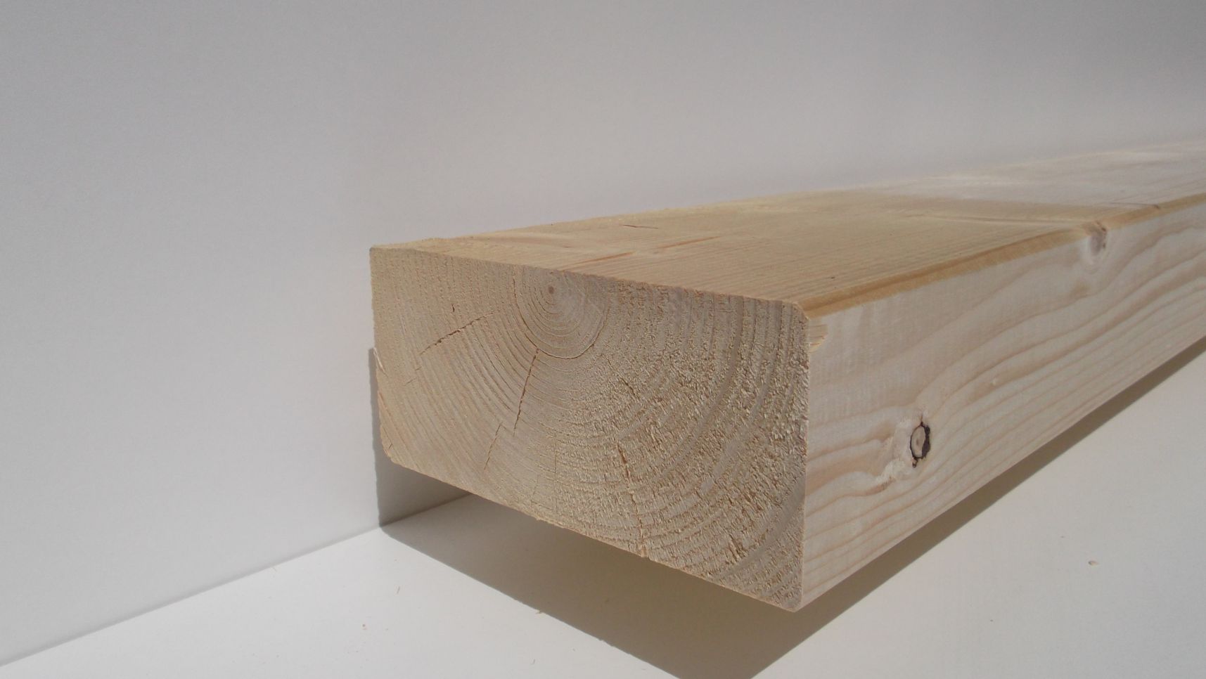 Konstruktionsvollholz® Fichte NSi, S10/C24 

80x180mm, gehobelt, gefast, für den

nichtsichtbaren Bereich, (nach CE EN 15497:2014)  

