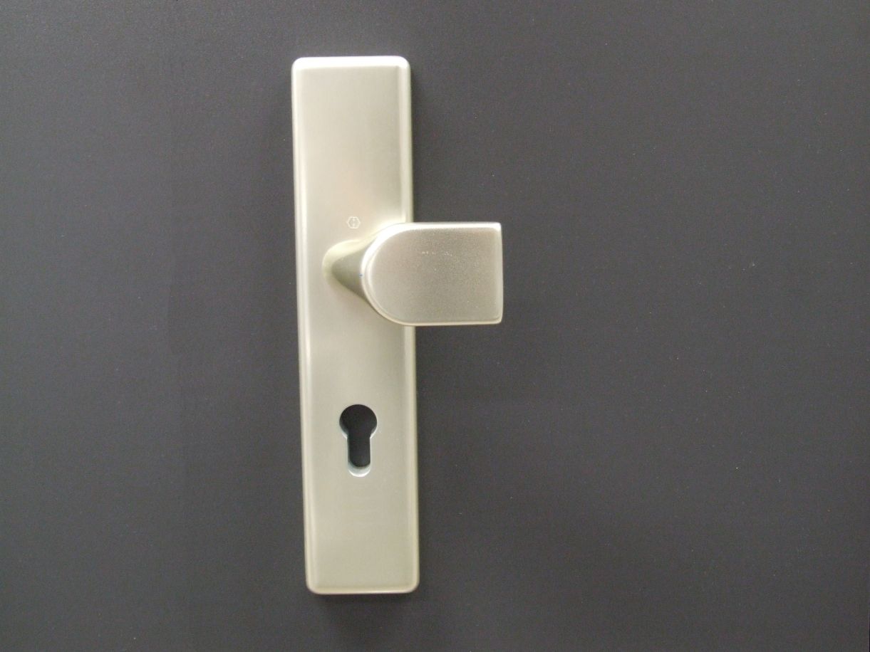 Schutzbeschlag Birmingham 

78G/2222A/2440/1117, 72/15 mm PZ, 

Aluminium F2, mit Knauf, 9081502/3958927

