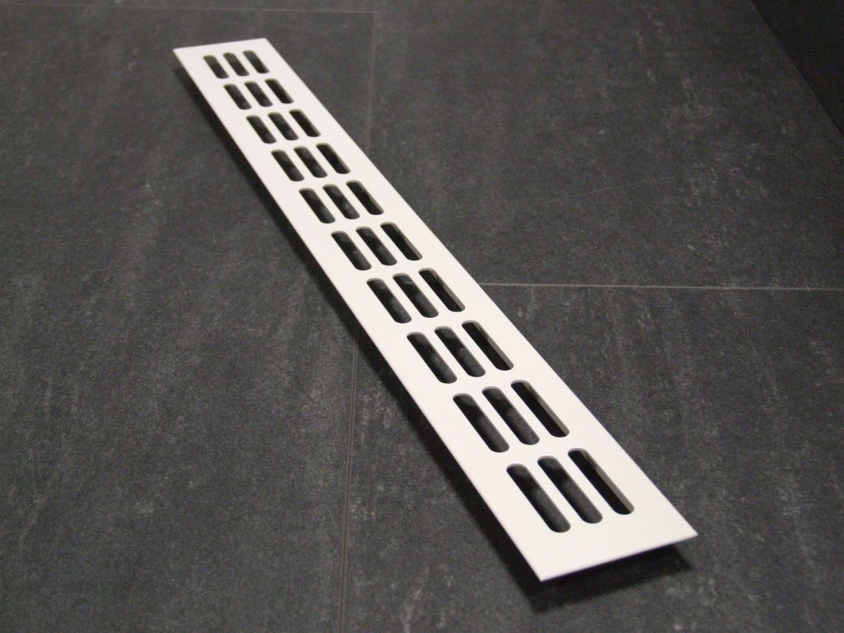 Lüftungsgitter 60x500 mm, 

Längslochung 40x7,5 mm, 

weiß beschichtet RAL 9010, 30.41.055.0

