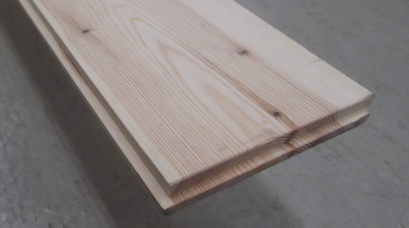 Massivholzdiele nord. Kiefer unbehandelt, 

A-Sortierung, rundum N+F, ca. 10% HF (+/-2%) 

27x185 mm, Länge: 4,15m

