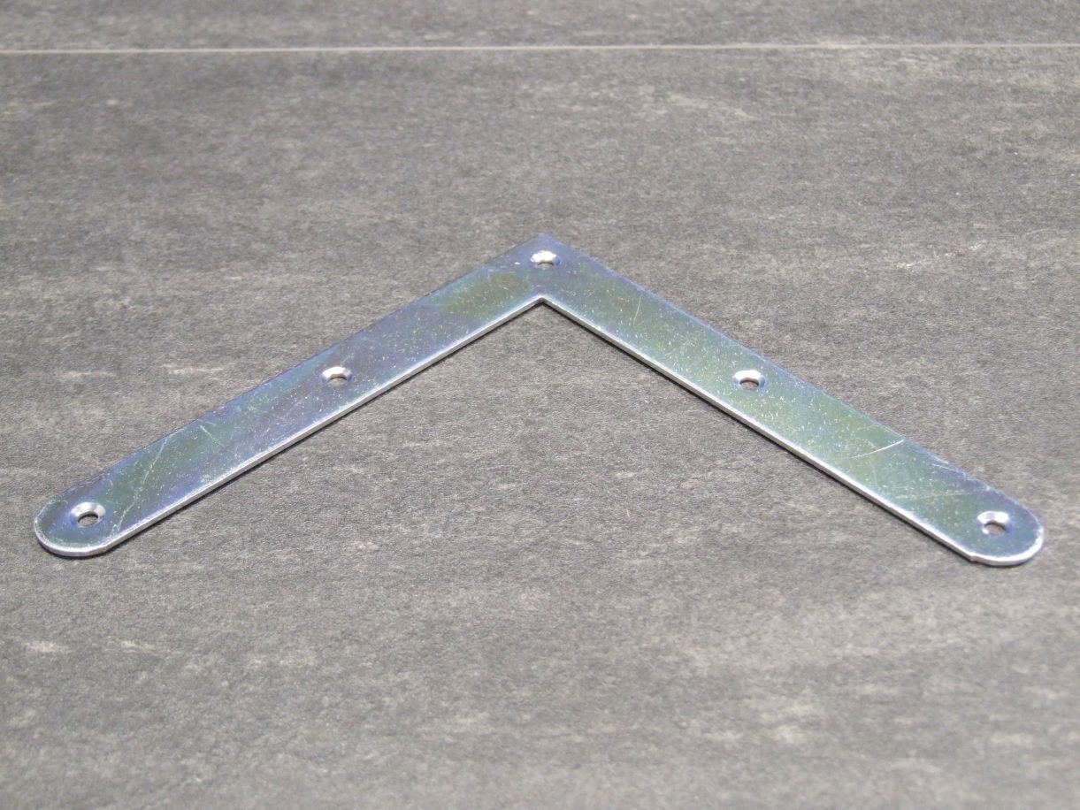 Eckwinkel 150x150x20 mm, galv. verzinkt,

mit abgerundeten Ecken, 339746

