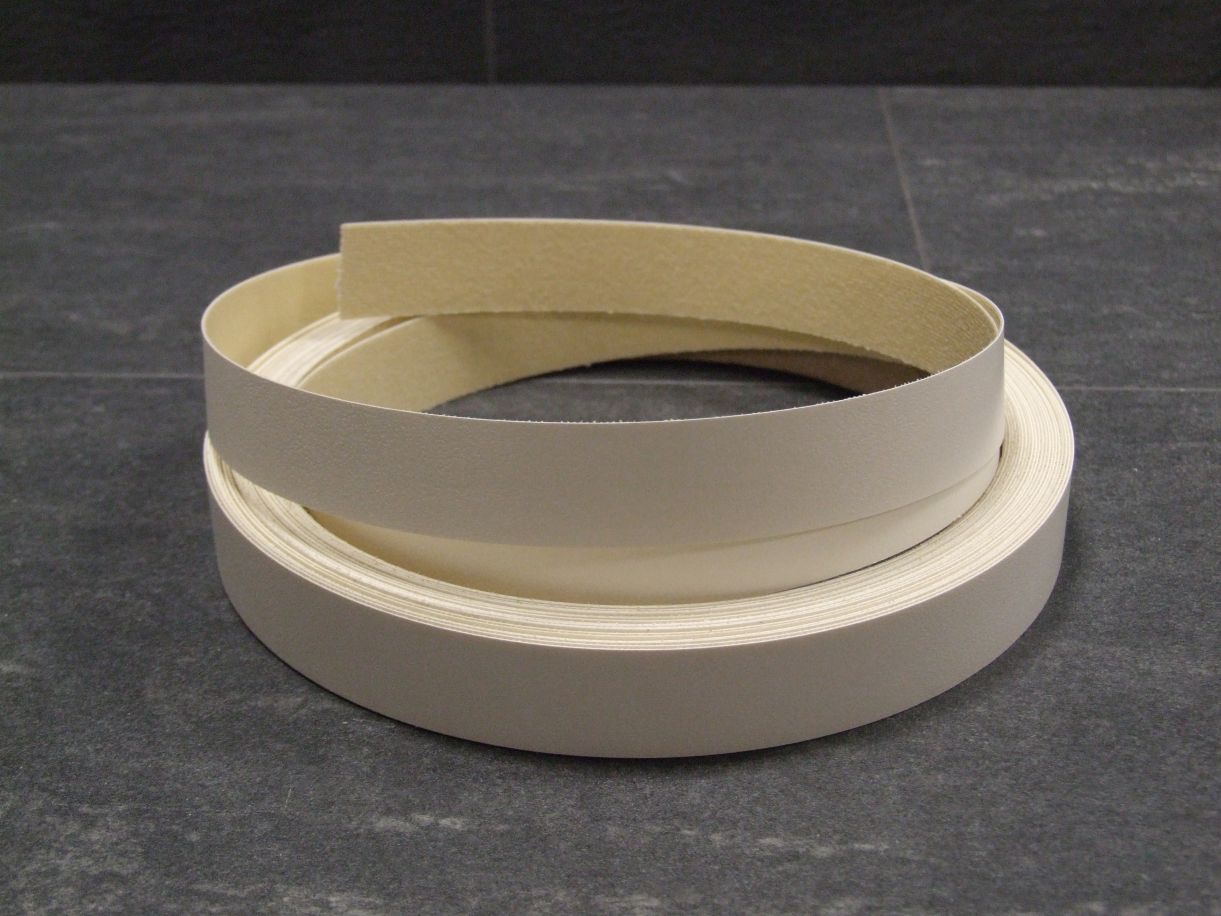 Melaminkante Kristallweiß miniperl, 0,3x23 mm, 

mit Schmelzkleber, 061.0080.02303


