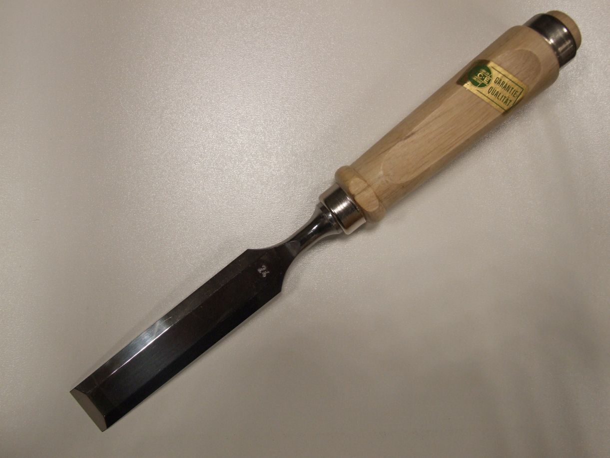 Stechbeitel mit lackiertem 

Weißbuchenheft 500, 24 mm

