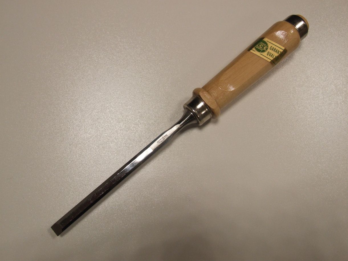ECE Stechbeitel mit lackiertem 

Weißbuchenheft 500, 8 mm

