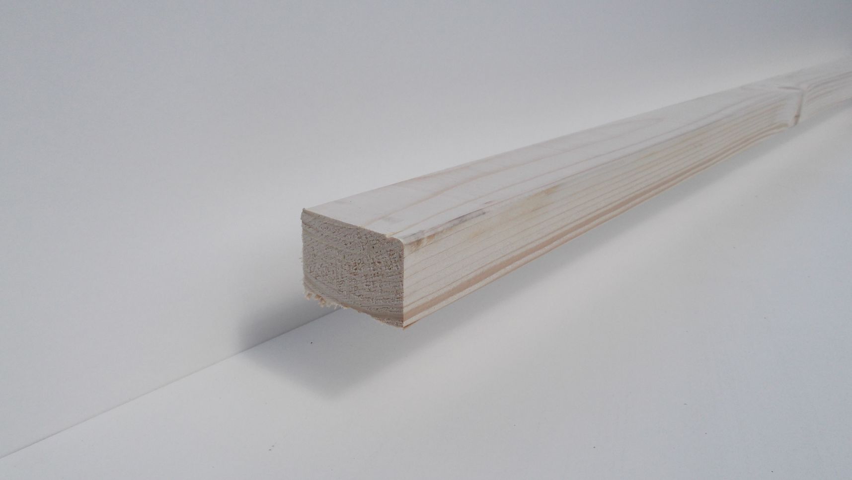 Konstruktionsholz Fichte, NSI, S10/C24

40x60mm, gehobelt,gefast, für den 

nichtsichtbaren Bereich, (nach CE EN 15497:2014) 

