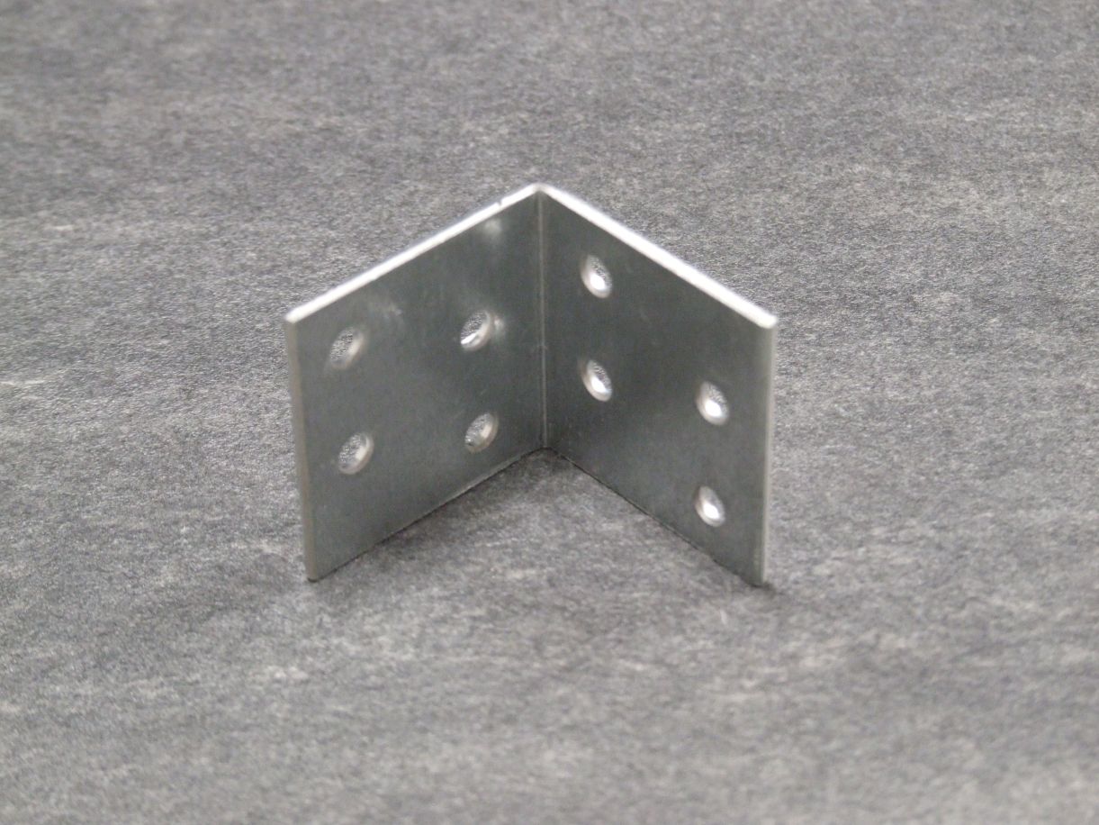 Winkel 40x40x40x2,0 mm, 

sendzimirverzinkt, 330200

