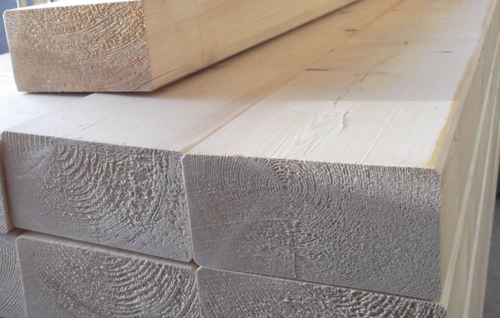 Konstruktionsvollholz® Fichte NSi, S10/C24 

100x100mm, gehobelt, gefast, für den

nichtsichtbaren Bereich, (nach CE EN 15497:2014)  

