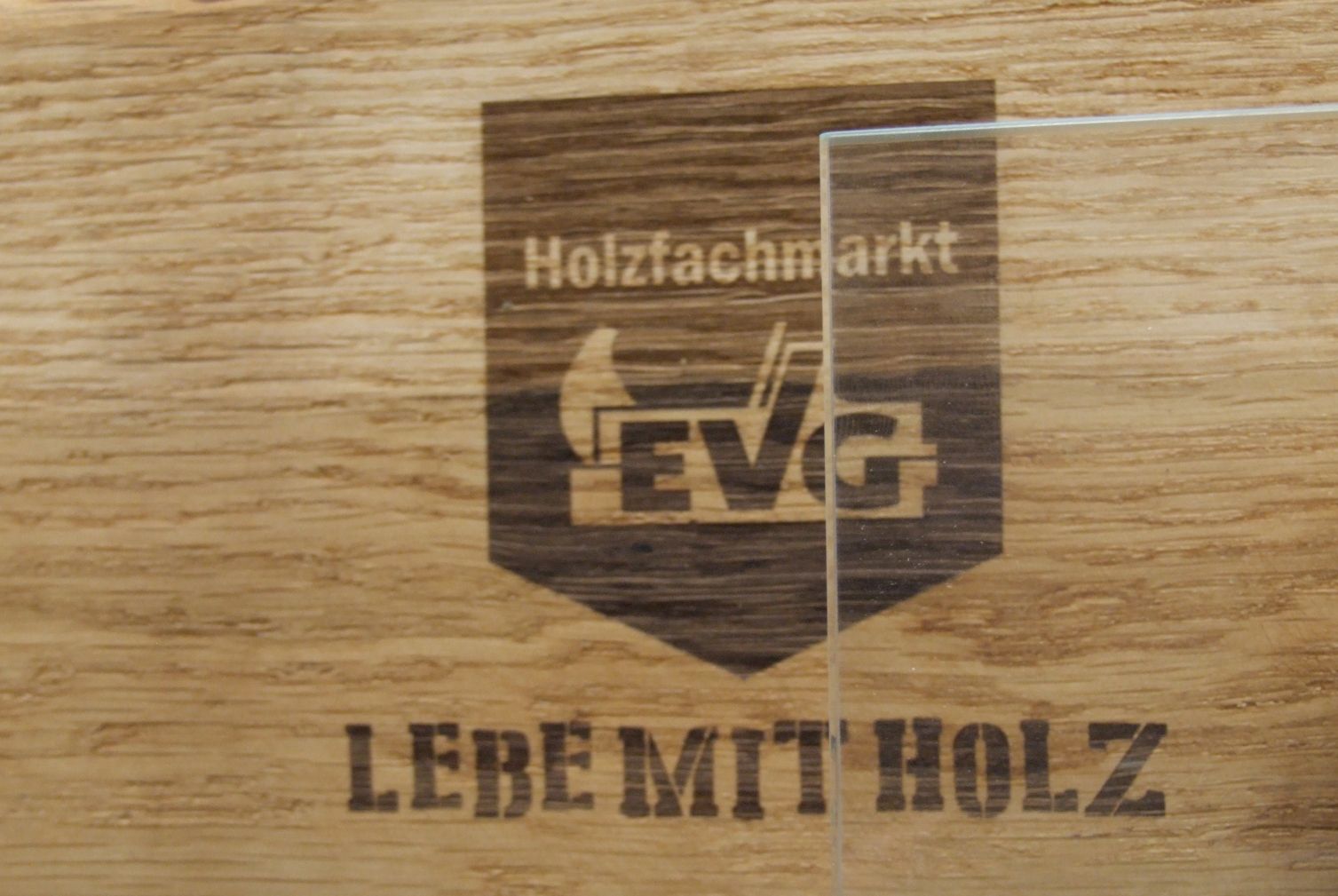 Float Verglasung

(Lagerware inkl. E/M Umlage)

Float 4 mm

BxH 1000 x 1605 mm

