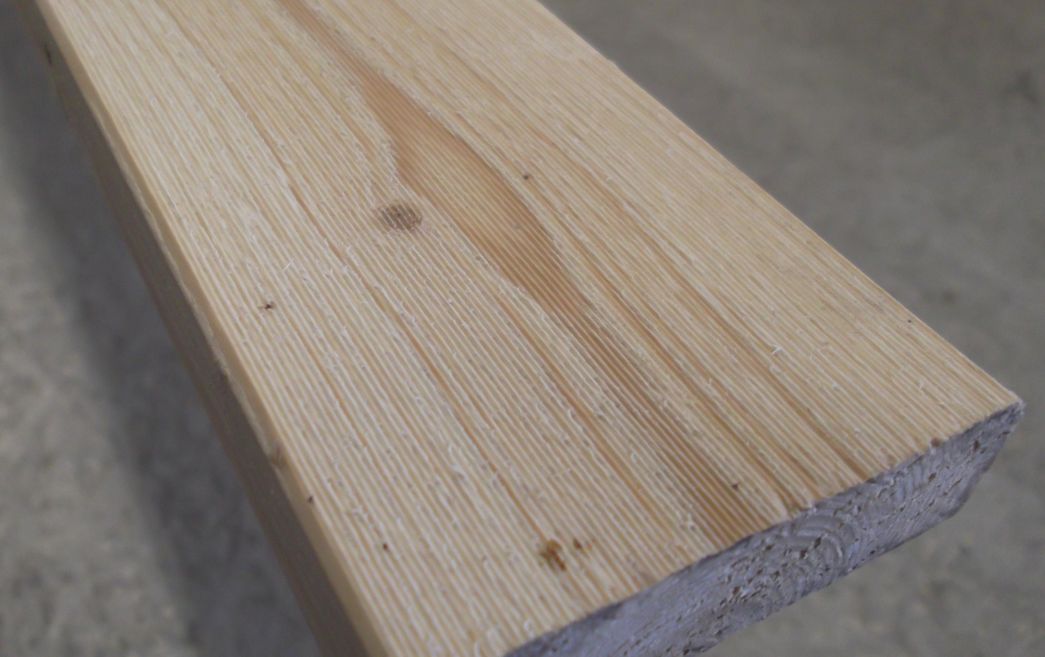 Glattkantbrett Fichte roh 21x68 mm 

sf hobelfallend,  3 Seiten gehobelt,

1 Breitseite gesägt, 4 Fasen

Länge: 4,80 m

