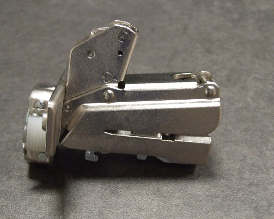 Gelenkband Intermat Topf BLUM Fix, 

165°, werkzeuglos, mit Düsen, aufliegend, 

Kr. 9,5 mm, 0077667

Abverkauf / Sonderpreis

