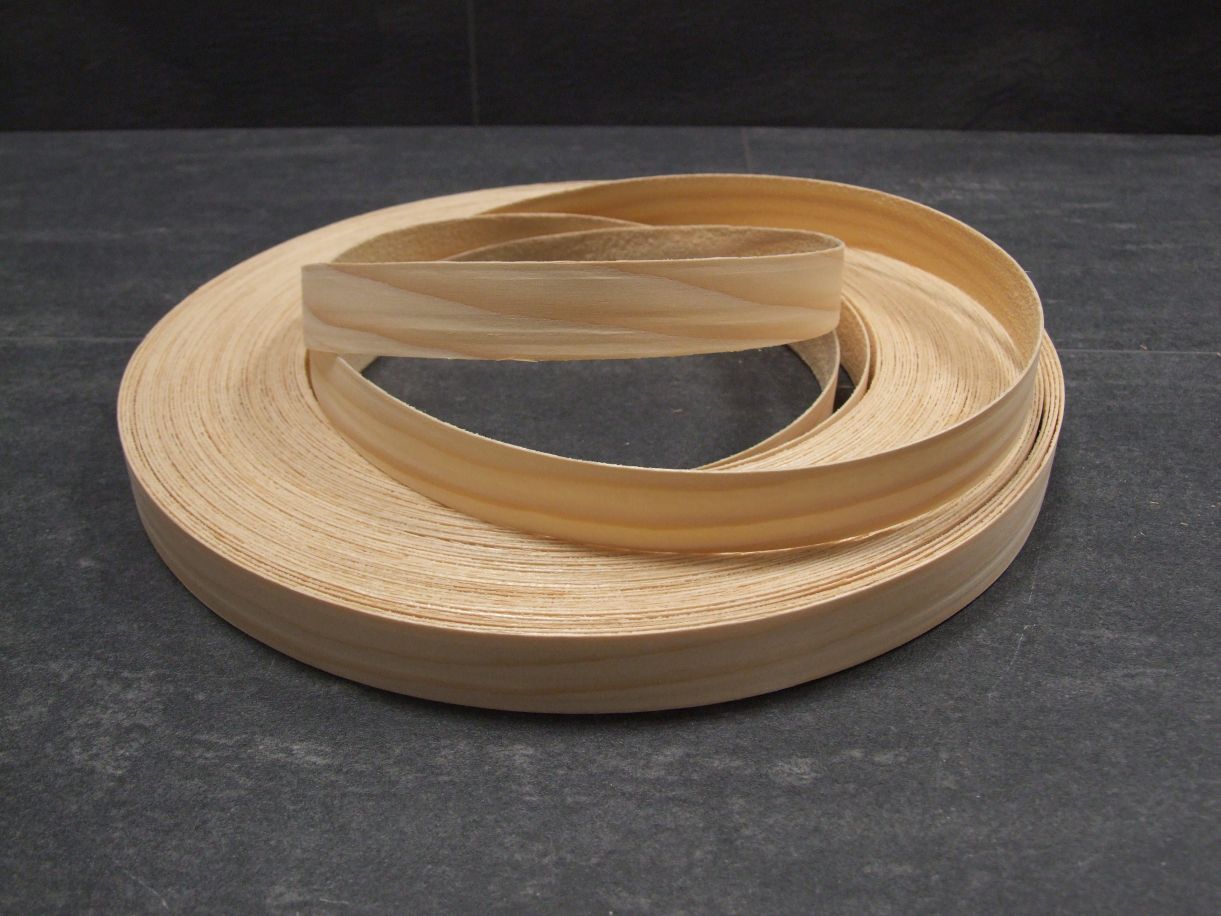 Furnierkante Fiche 0,6x23 mm,

mit Schmelzkleber; HD75120

