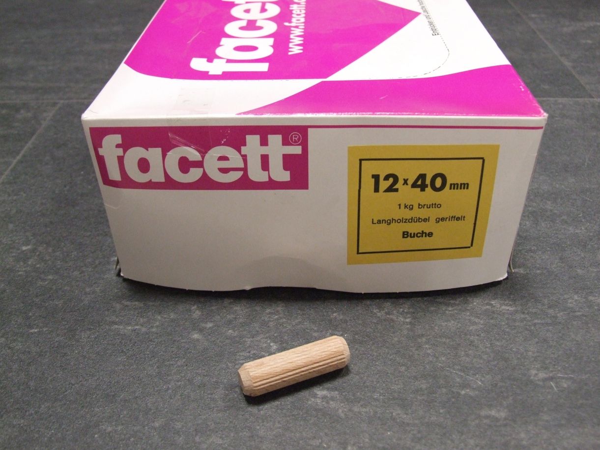 Holzdübel geriffelt, 12x40 mm, Buche, 

900 g Nettoeinwaage/Karton

