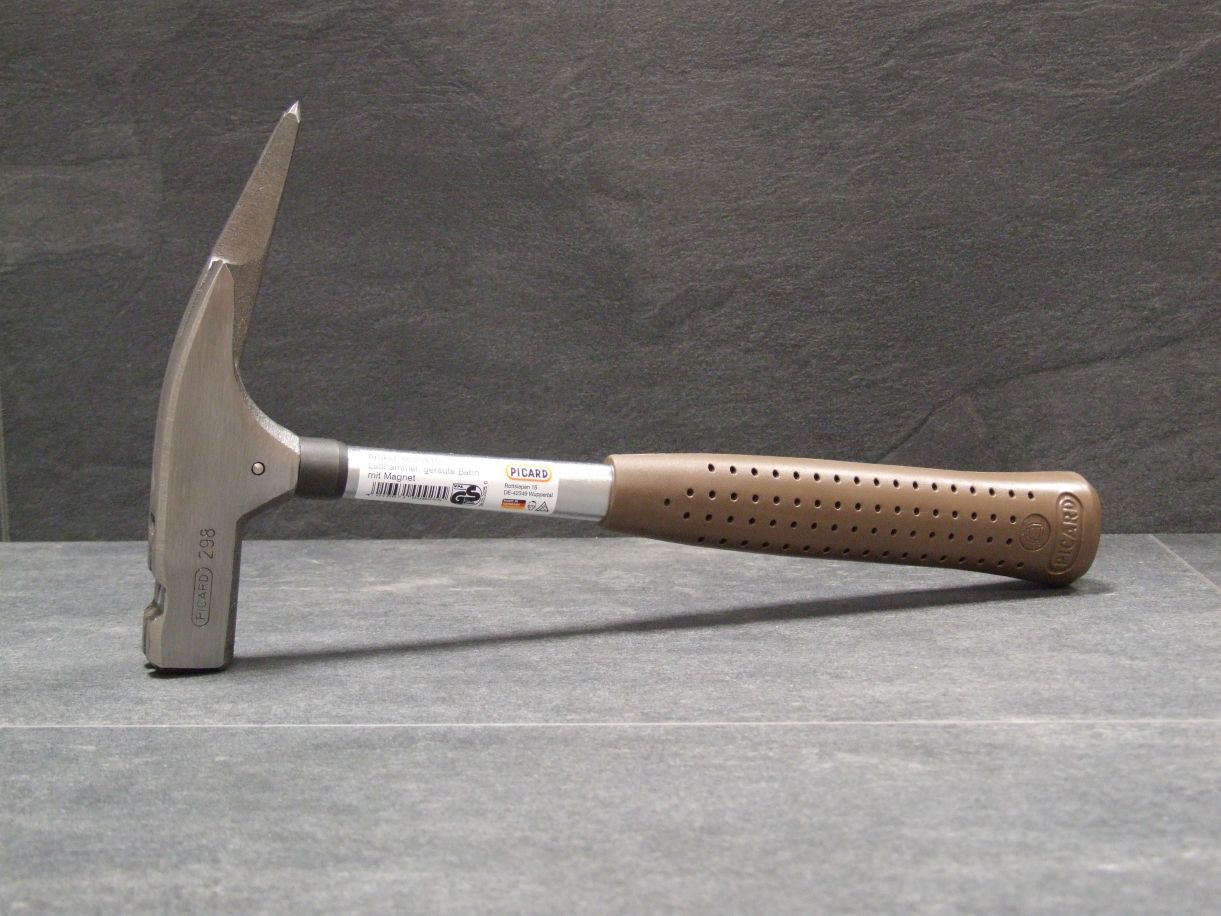 PICARD Latthammer Nr. 298 /0070061

Spezialstahl, Kunststoffgriff, geraut, 600gr.

