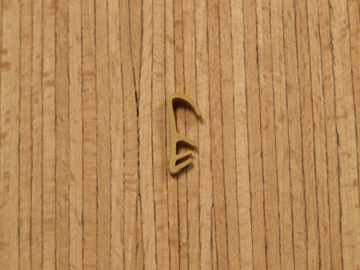 Dichtungsprofil RF 2 beige, 

Falz 12mm, Nut 5mm

18-m-Bund

