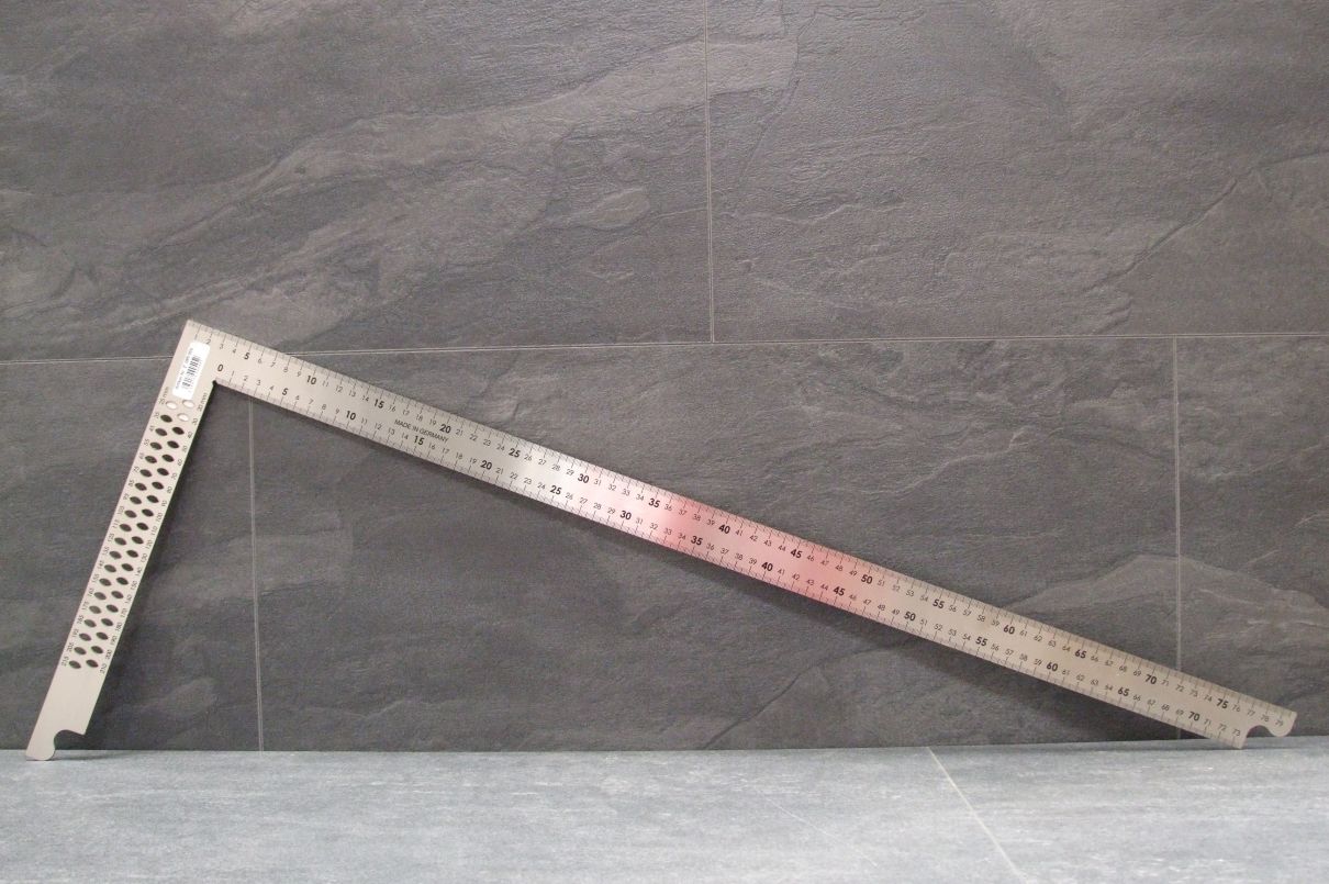 Zimmermannswinkel 80 cm, 

mit Anreißlöchern, mit 4-fach-Skalierung,

Edelstahl, Z 085000

