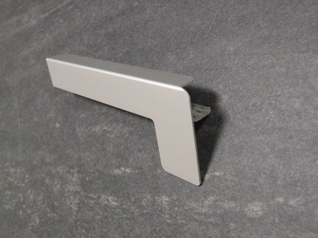 Alu-Bordstück Putz B 406/18 

Ausladung 150mm links, 

silberfarbig E6/EV 1 eloxiert

