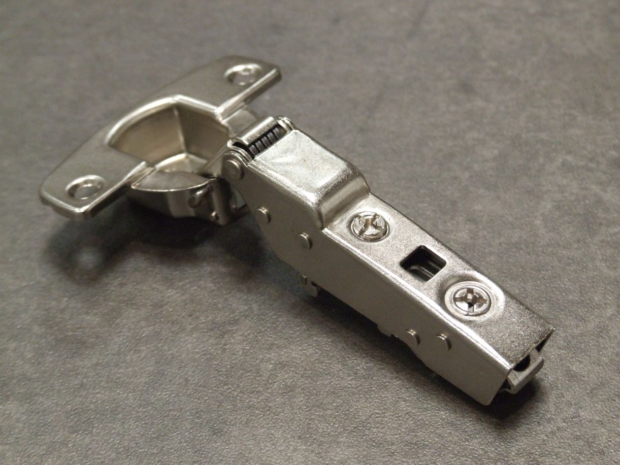 Möbelscharnier sensys 8645i, 

mit Dämpfung, halb vorliegend, 110°, 

mit Schließautomatik, vernickelt, 

9073606

