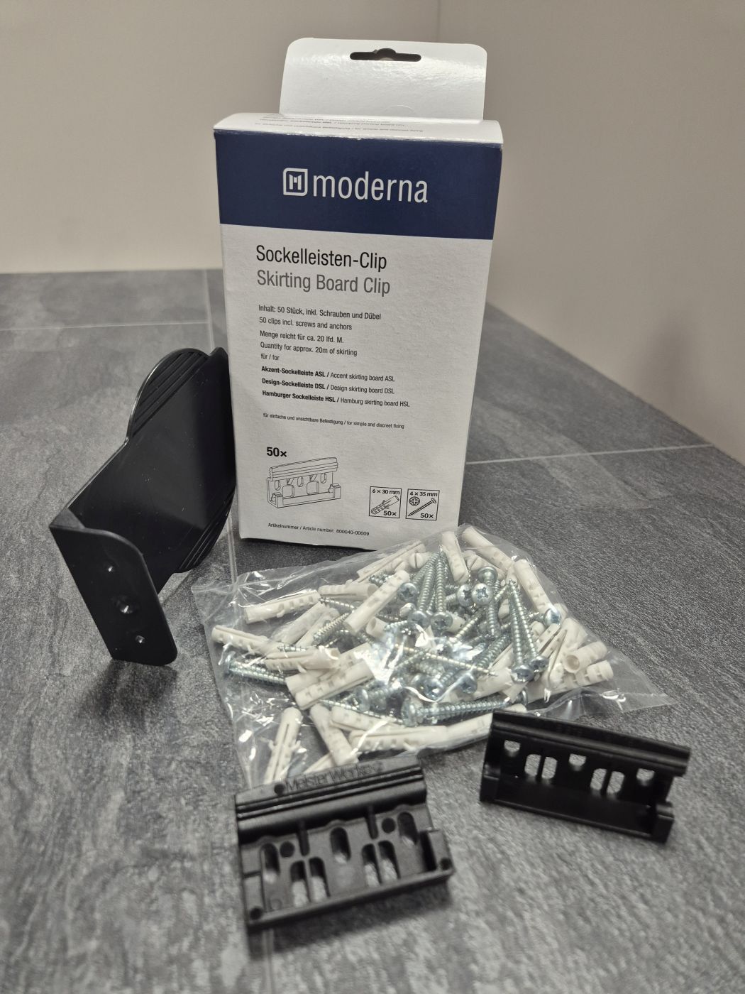 Sockelleisten Clip (Kunststoff) 

(1 Pak. = 50 St. inkl. Schrauben u. Dübel)

Art. 800040-00009

