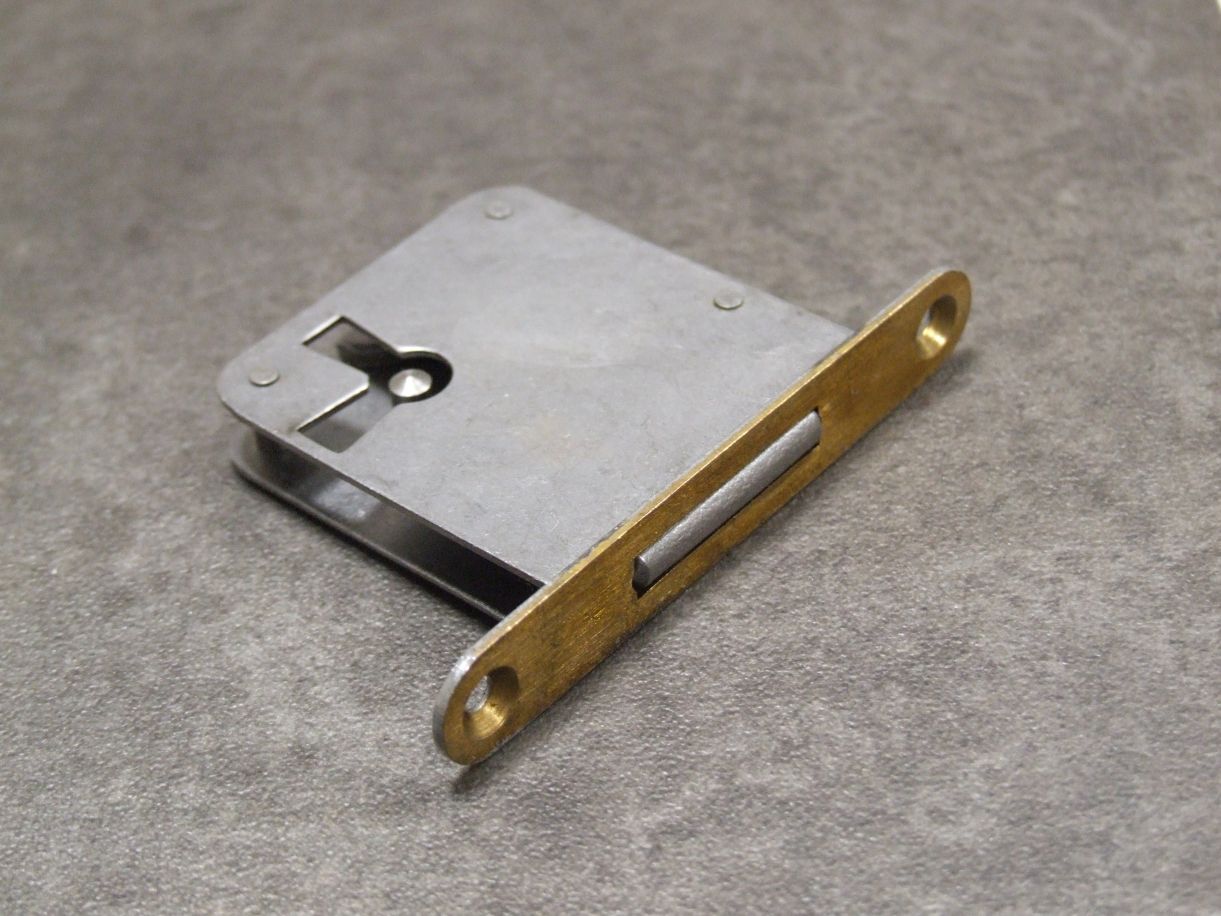 Möbel-Einsteckschloss 30 mm, links; 

213.01.333

