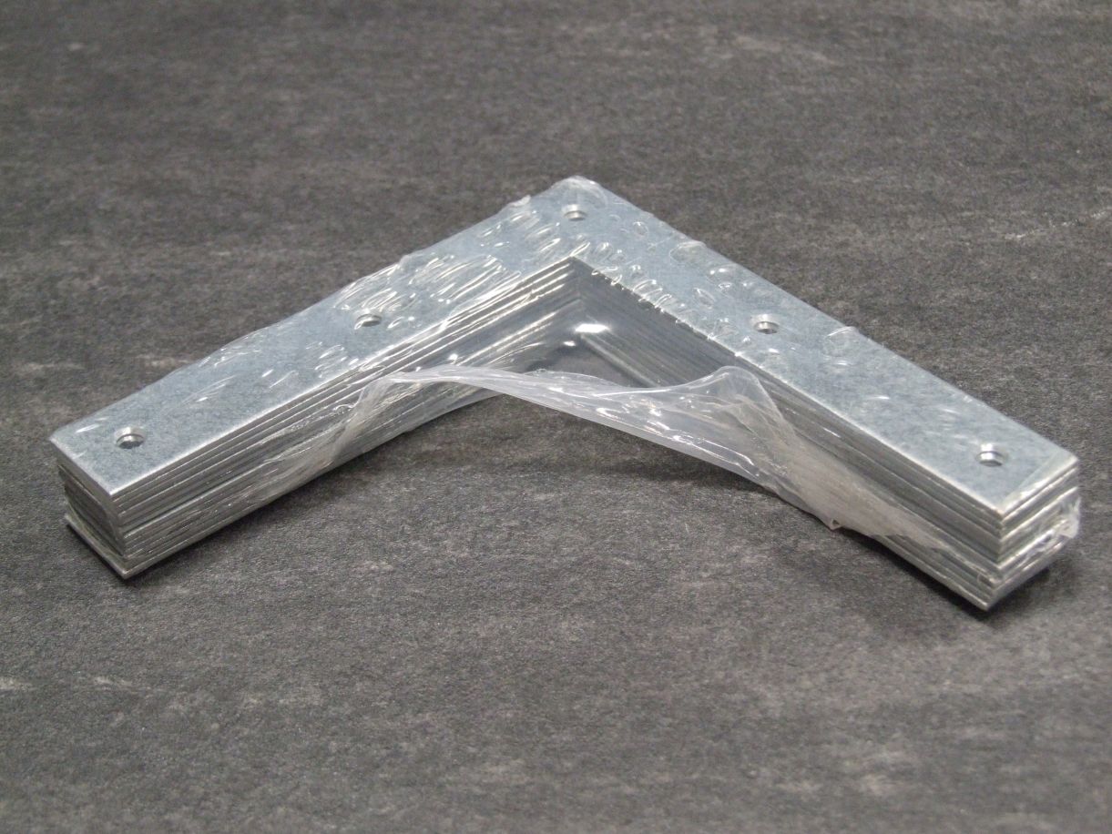 Eckwinkel 120x120x20x1,5 mm, hell verzinkt, 

VE= 12 Stück, 332877

