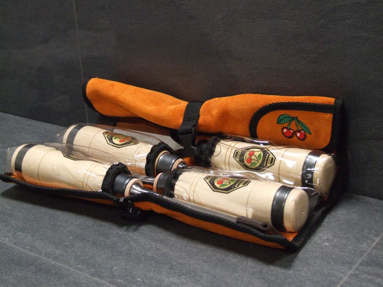 Kirschen Zimmermannsbeitelsatz 1958 LRT, 26/30/35/40 mm mit Veloursleder-Rolltasche

