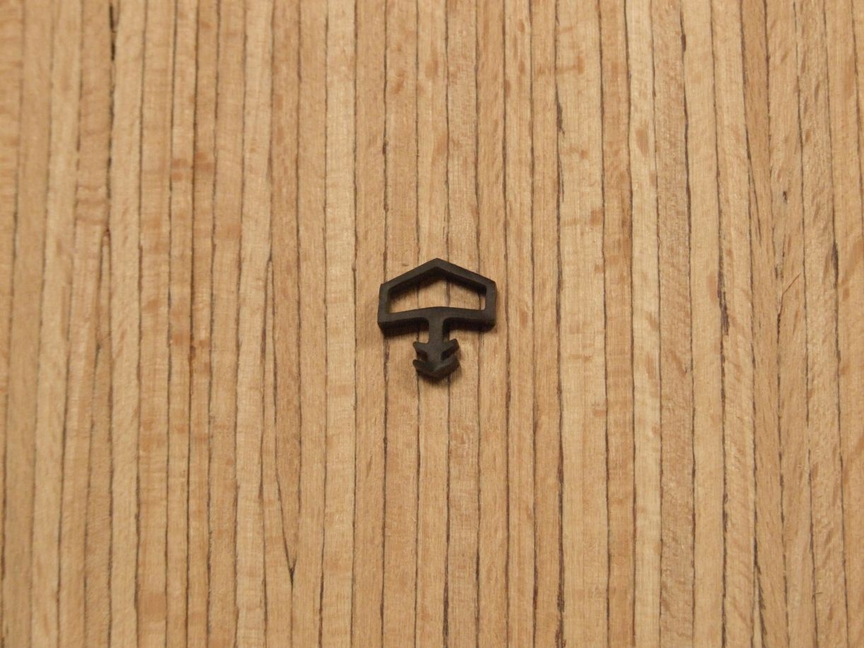 Dichtungsprofil S 680, Falz 12 mm 

Nut 4 mm, dunkelbraun

